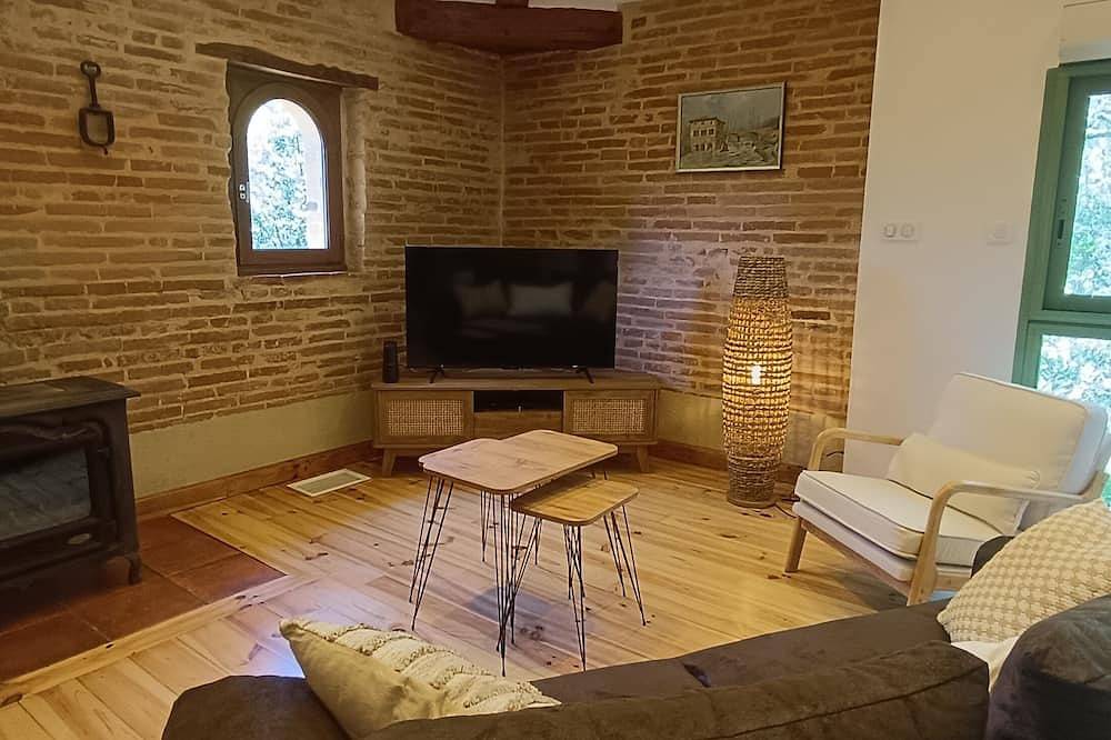 Charming, renovated mill-style loft with a garden and parking in Saint-Nauphary, Tarn-et-Garonne