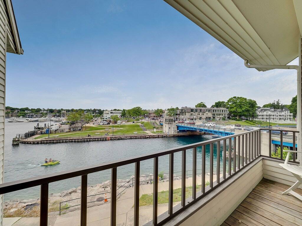 Ganze Wohnung, Ewi#357| Downtown Charlevoix | Pool, Hot Tub, Sauna in Charlevoix, Charlevoix County