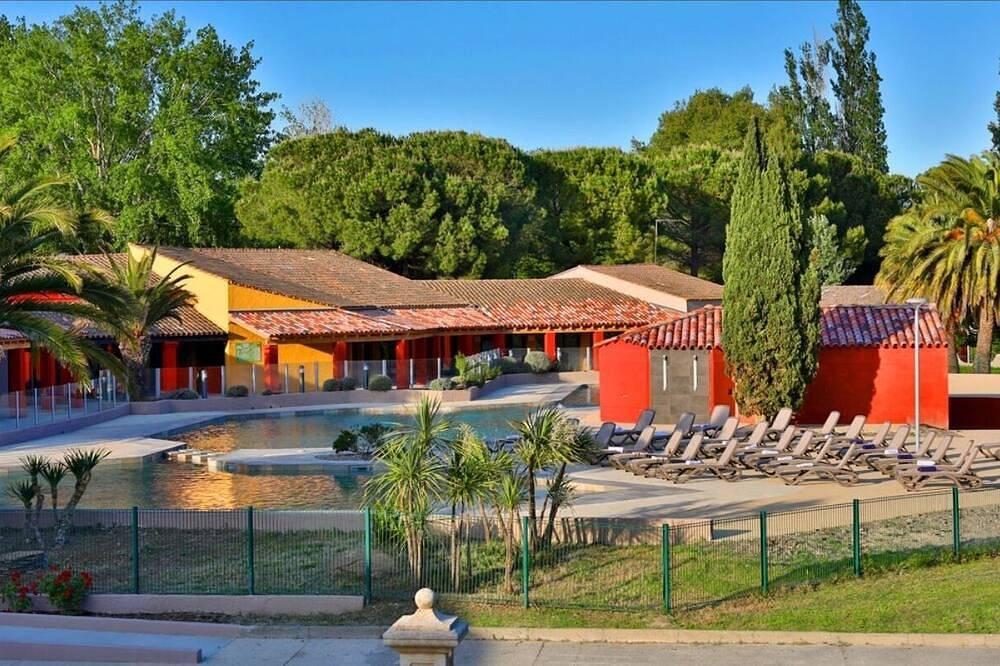Ganze Wohnung, Vacation village with swimming pool and entertainment in Arles, Mittelmeerküste (Frankreich)