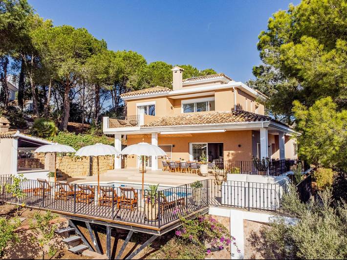 Chalet para 8 personas, con jardín además de piscina y vistas al mar en Elviria