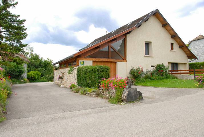 Gîte pour 8 personnes, avec Terrasse ainsi que Jardin et Vue