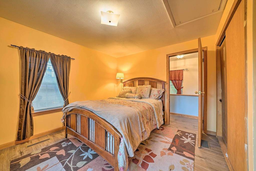 Charming Hanoverton Cottage on Guilford Lake! in Columbiana County