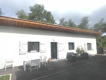 Gîte pour 4 personnes, avec jardin dans Lac de Léon