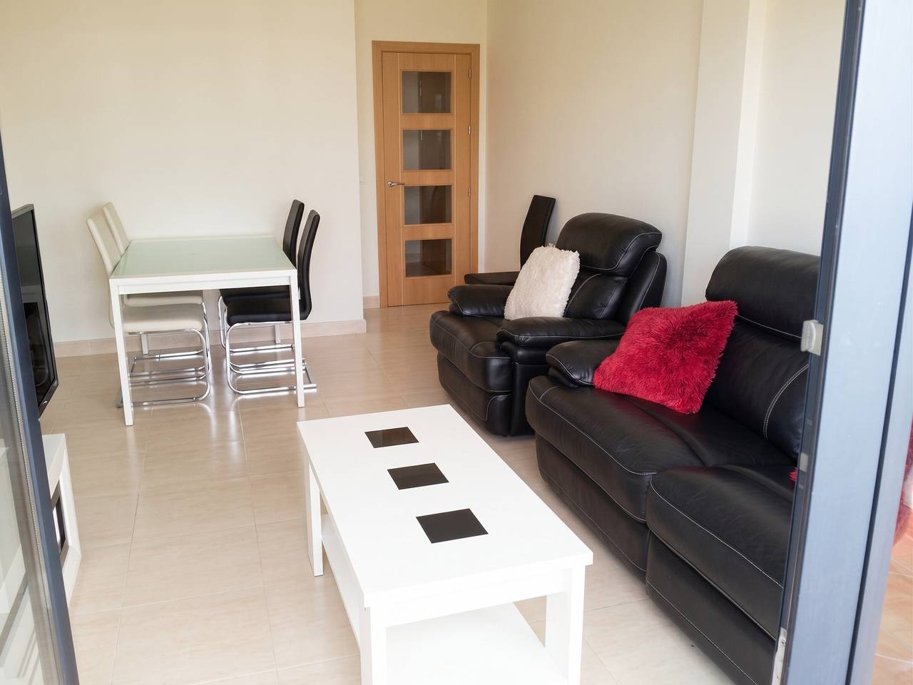 Apartamento entero, Apartamento cómodo en Almería con piscina compartida - 72 m² in Retamar, Almería
