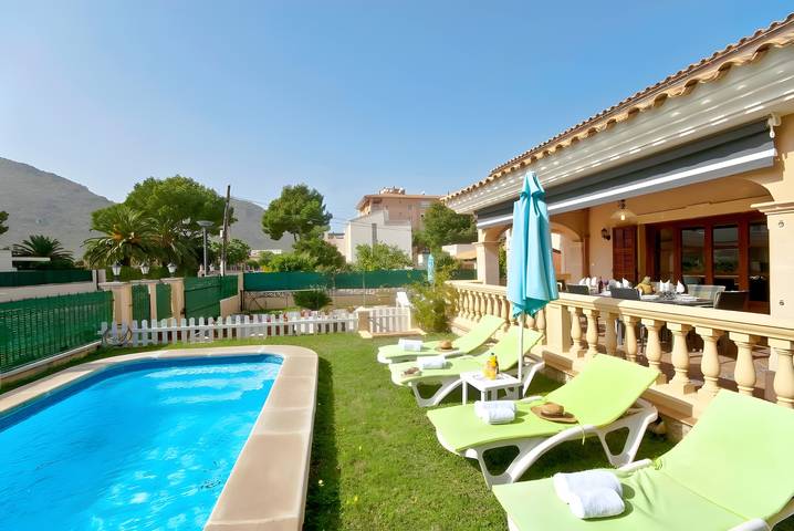 Villa 'Llac Blau' with Private Pool, Wi-Fi and Air Conditioning in Alcúdia, Coast of Mallorca