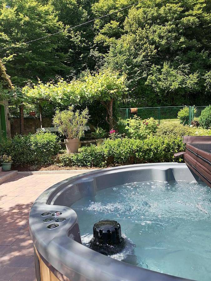 Ferienhaus für 7 Personen, mit Garten und Whirlpool