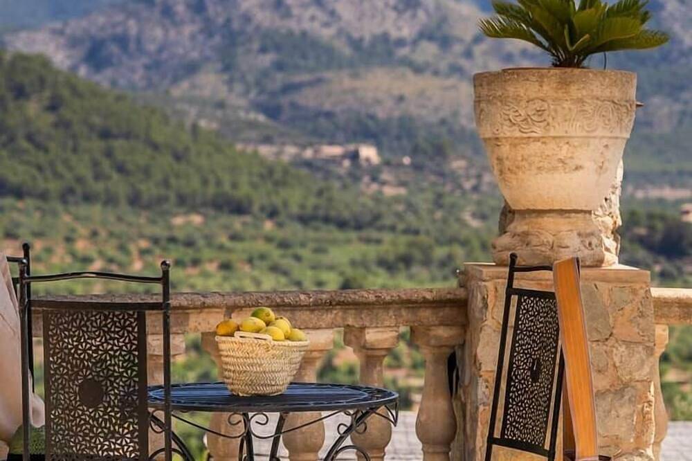 Villacolina a Paradise Villa – Pool, Tennis & Breathtaking Views in Ses Rotgetes de Canet, Esporles