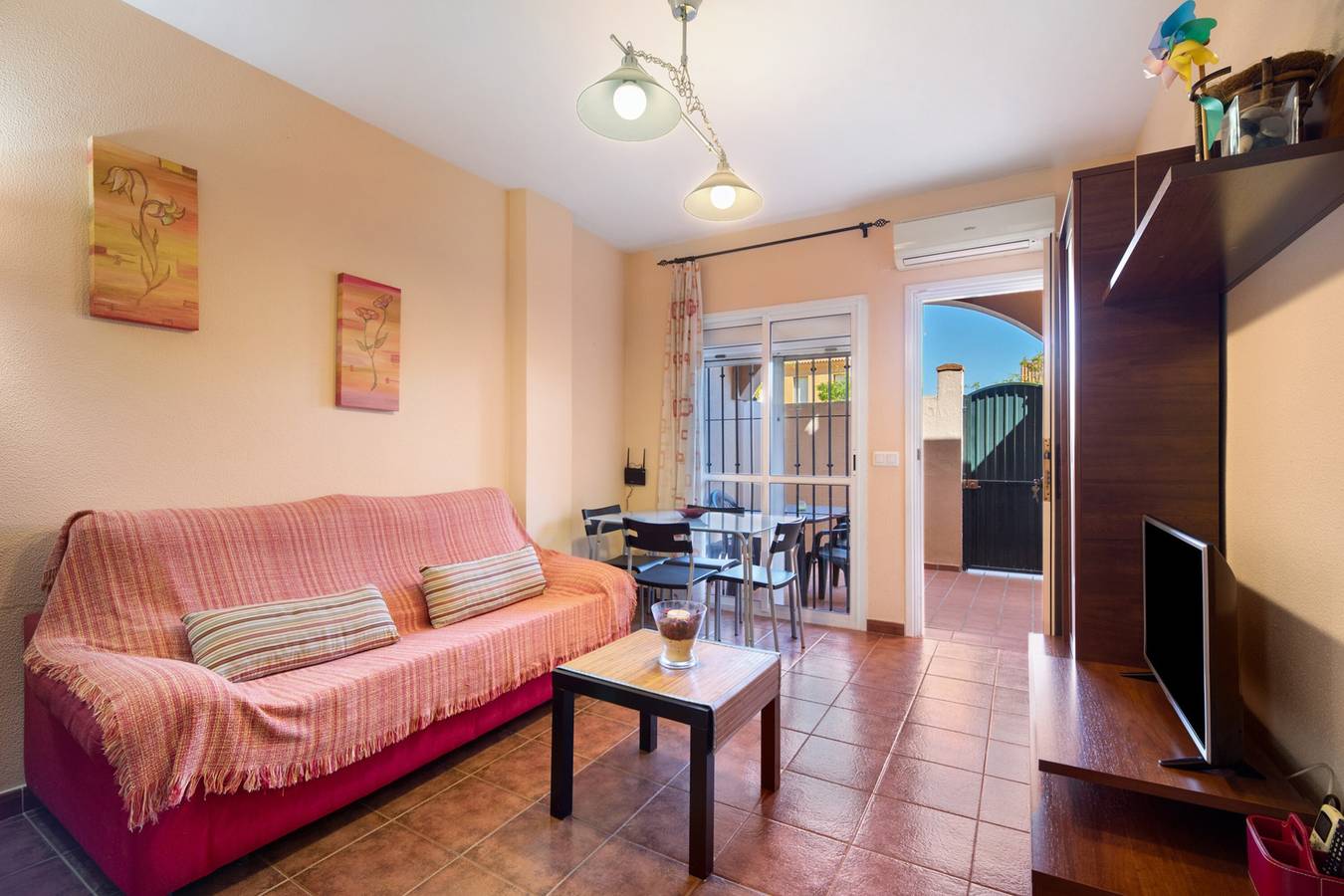 Apartamento entero, Apartamento 'Apartamento Urbanizacion Ál Andalus' con piscina compartida, Wi-Fi y aire acondicionado in Playa La Barrosa, Chiclana de la Frontera