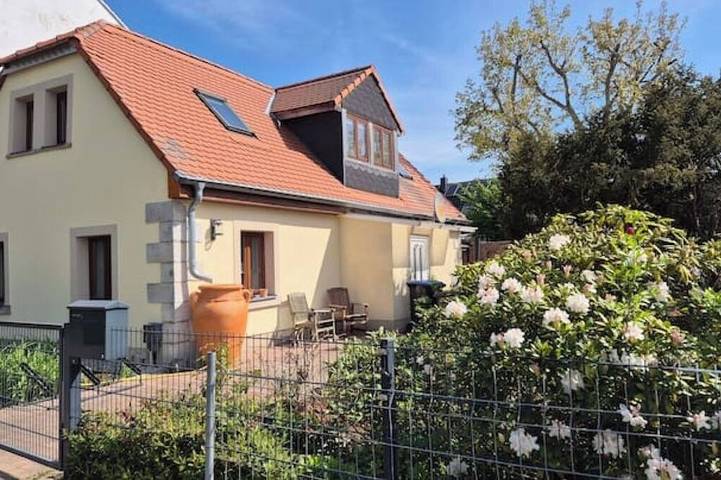 Ferienhaus für 5 Personen, mit Terrasse und Garten sowie Sauna im Leipziger Neuseenland