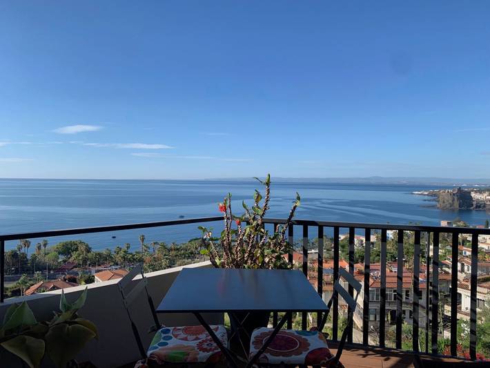 Ferienwohnung für 3 Personen, mit Balkon und Terrasse sowie Garten und Seeblick