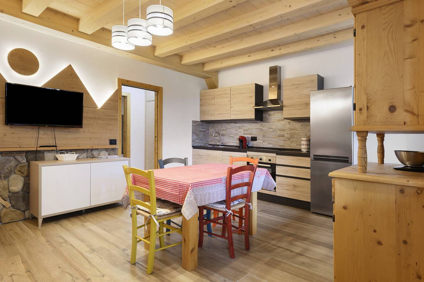 Appartamento intero, Appartamento 'Piano Terra 3' con vista sulle montagne, terrazza privata e Wi-Fi in Romeno, Val di Non