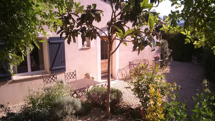 Gîte pour 2 personnes, avec piscine à Mormoiron