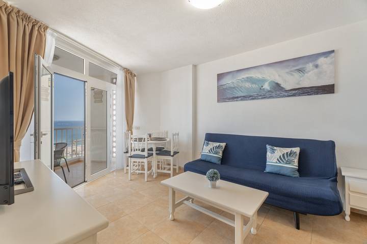 Apartamento entero, Vacaciones 'Amazing View Over The Ocean Y' con vistas al mar, piscina compartida y Wi-Fi in Playa de las Américas, Tenerife Sur