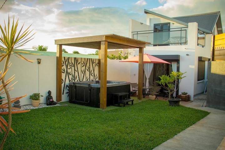 Gîte pour 4 personnes, avec jardin et jacuzzi dans Le Bernica