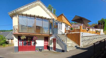 Gîte pour 6 personnes, avec balcon, adapté aux familles à Orcival (Puy-de-Dôme)