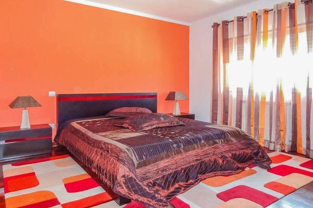 Wonderful Villa with a Private Swiming Pool in Covões, Covões e Camarneira