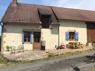 Location de vacances pour 2 personnes, avec vue ainsi que piscine et jardin à Chiddes