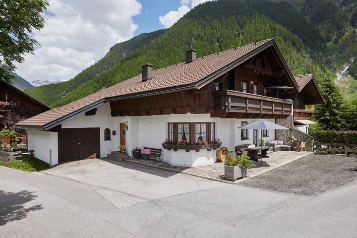 Ferienwohnung für 3 Personen, mit Balkon und Terrasse sowie Garten und Ausblick in Niederthai
