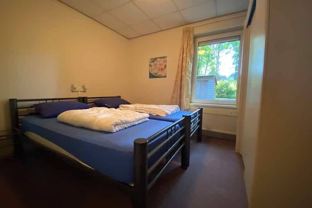 Lovely Bungalow (C13) on a small wooded park in Veluwe