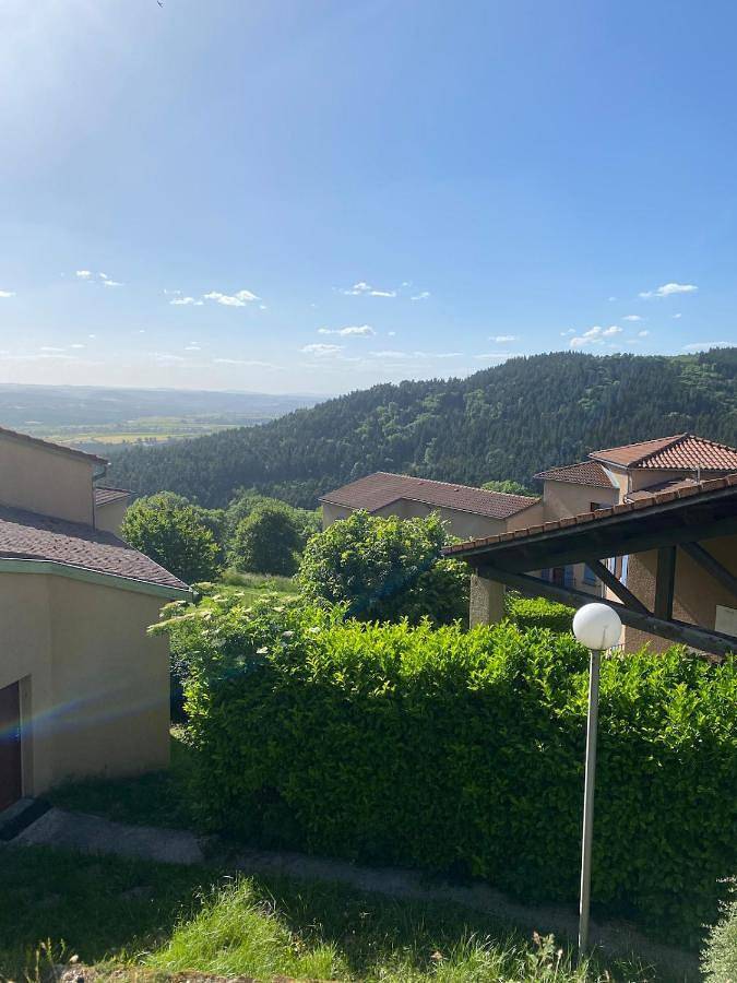 Gîte pour 4 personnes, avec Terrasse et Jardin ainsi que Vue sur le lac et Vue à Pradelles
