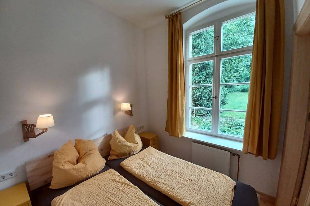 Ganze Wohnung, Ferienwohnung  \"Biene\" im denkmalgeschützten Kunstgut Krahne in Kloster Lehnin, Mittelmark