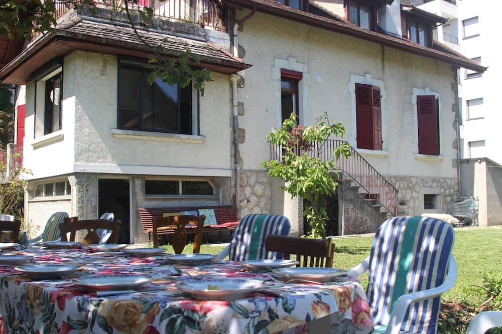 Hermosa villa típica de 4 * Saboya con gran jardín a 4 minutos a pie del lago in Annecy, Región de Annecy