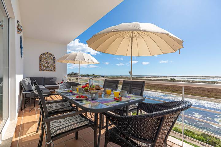 Apartamento de férias para 4 pessoas, com piscina e varanda em Fuseta