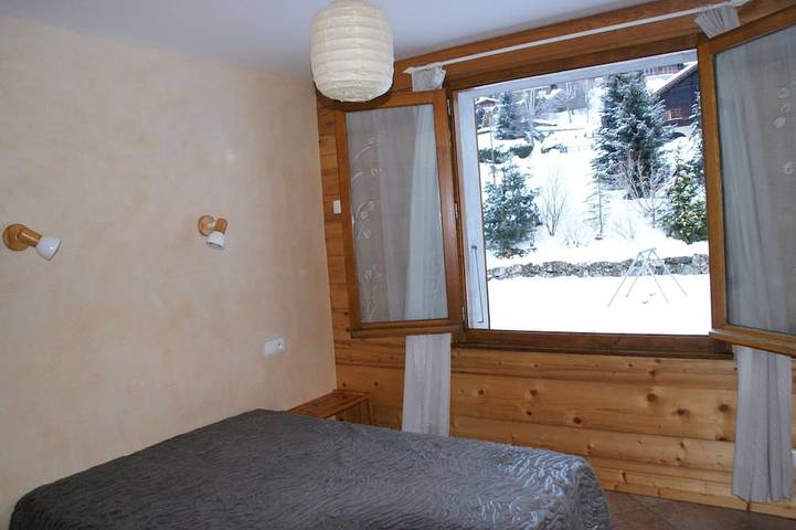 Entire apartment, Large, comfortable apartment in an exceptional location near the village and ski slopes. in La Clusaz, Annecy region