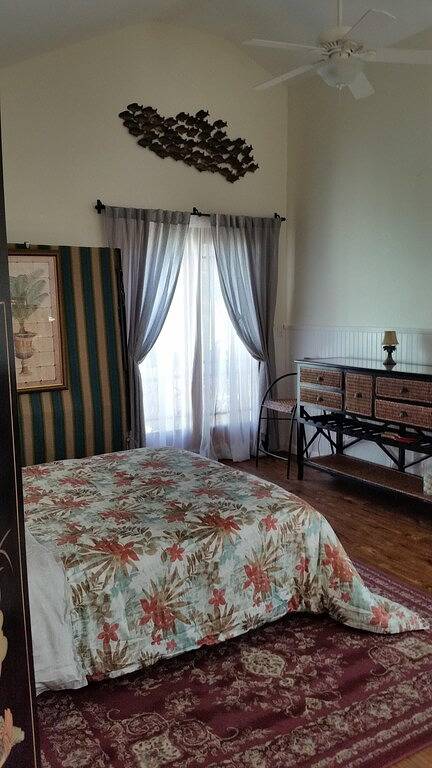 Vacation rental for 4 people, with hot tub and yard in New Smyrna Beach
