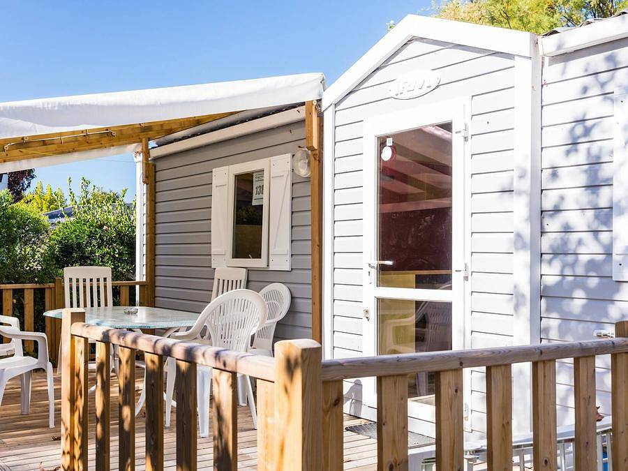 Camping Les Catalpas de Royan - Mobilhome 4 personnes - Classic | 2 Ch. | 4 Pers. | Terrasse surélevée in Saint-Georges-de-Didonne, Côte de Beauté