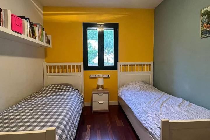 Casa rural para 6 personas, con Balcón y Terraza además de Jardín y Piscina en Bescanó - 3