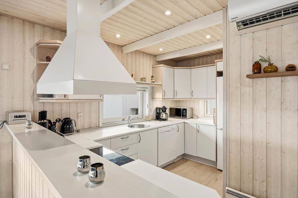 Strandnahes Ferienhaus mit Sauna und Whirlpool in Lakolk in Lakolk, Rømø