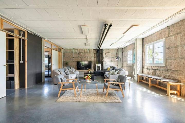 Apartamento para 15 personas, con Jacuzzi y Terraza además de Jardín y Piscina en Betanzos