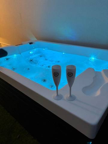 Gîte pour 2 personnes, avec jardin et jacuzzi à Amnéville