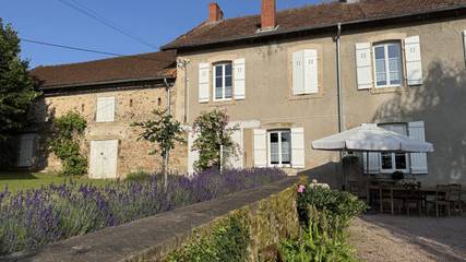 Gîte pour 4 personnes, avec jardin à Saint-Symphorien-de-Marmagne