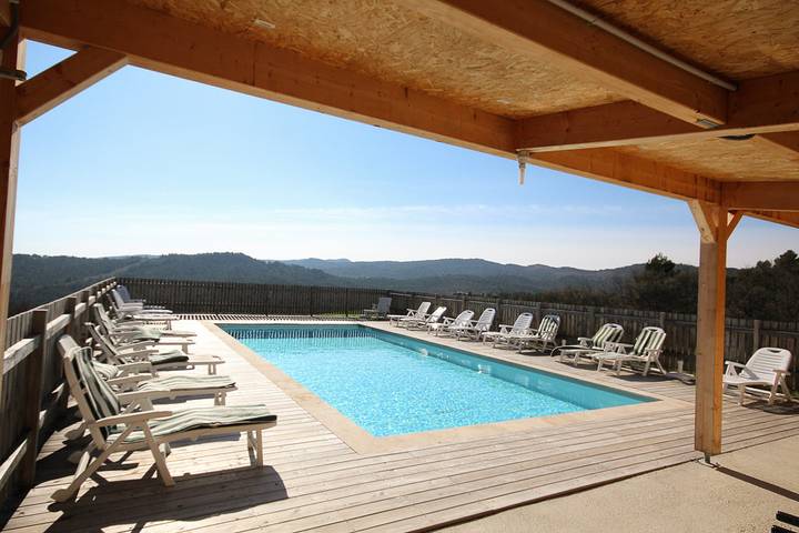 Gîte pour 6 personnes, avec Terrasse et Jardin ainsi que Piscine et Vue