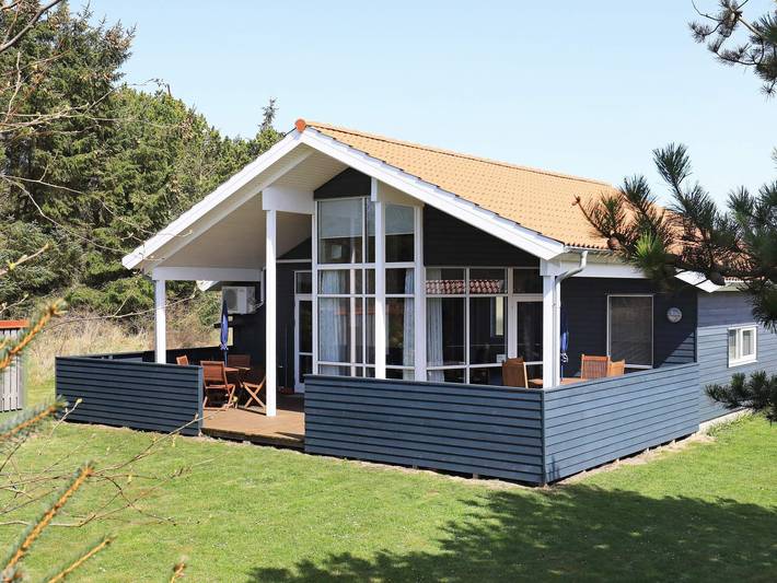 Ferieudlejning for 8 personer, med Terrasse i Fjand