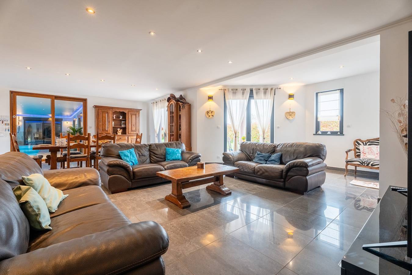 La Perle Bleue – Exklusive 300 m² Wohnung mit Pool nahe Strasbourg in Hœrdt, Region Straßburg