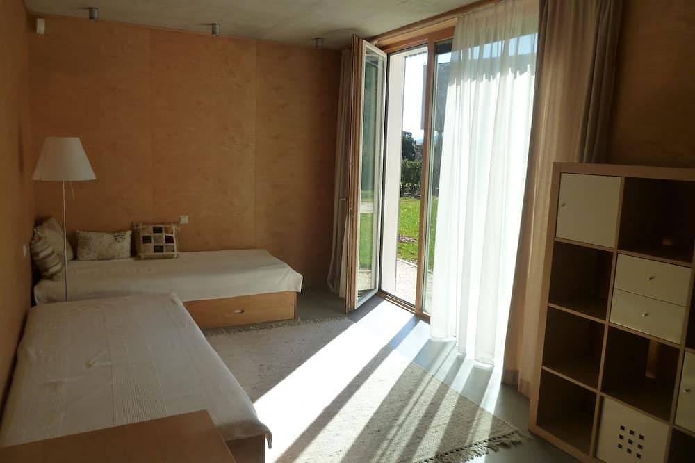 Seehaus direkt am Wörthersee mit eigenem Strand in Krumpendorf am Wörthersee, Klagenfurt-Land