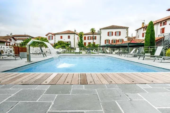 Hotel para 2 personas, con piscina además de jardín y terraza - 1
