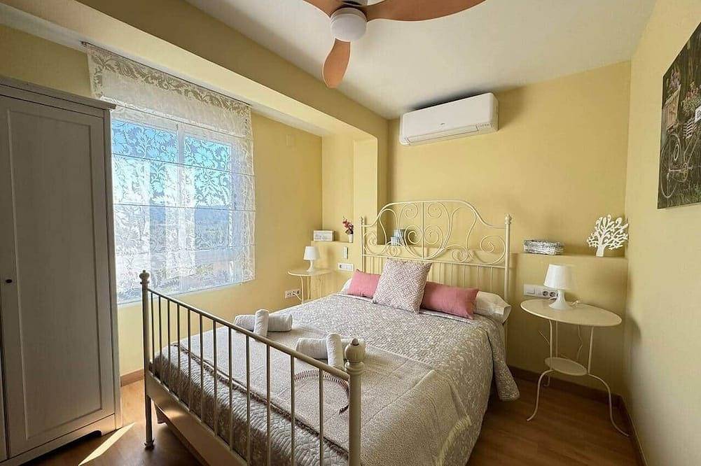 Appartement entier, Apartment in Gandia with Wi-Fi + A/C in Gandia, Costa de Valencia