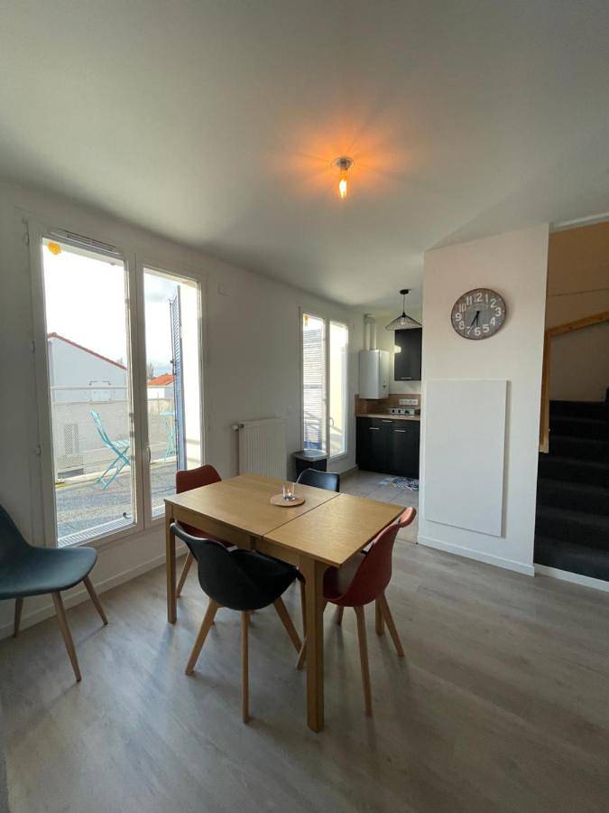 Appartement entier, One-Bedroom Apartment in Vaujours, Seine-Saint-Denis