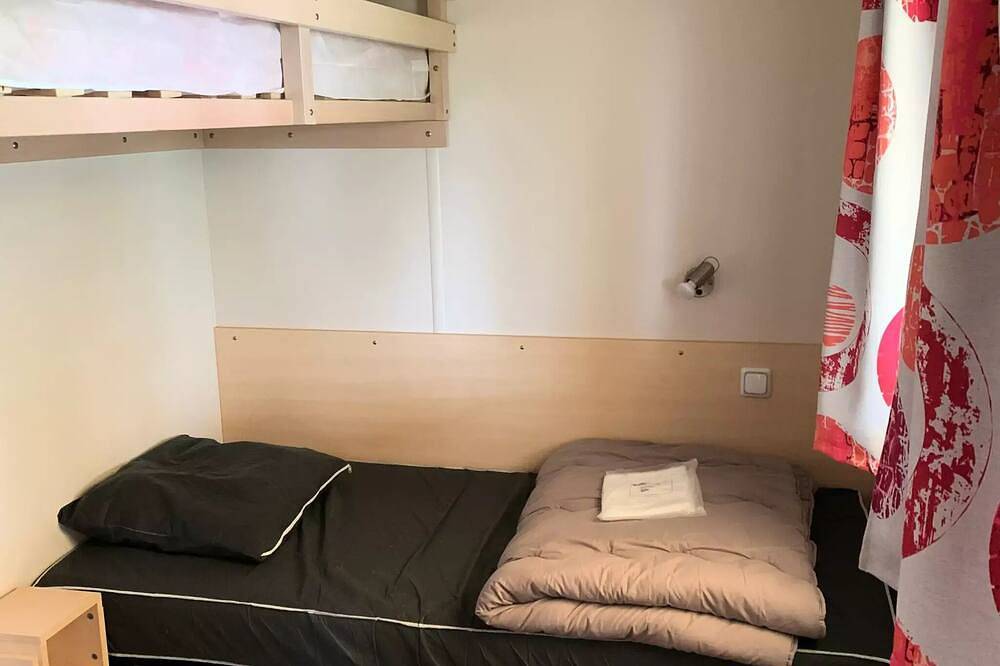 Camping les Poutiroux **** - Résidence mobile - adapté aux personnes à mobilité réduite +Terrasse Couverte 5 personnes in Limeuil, Périgord Pourpre