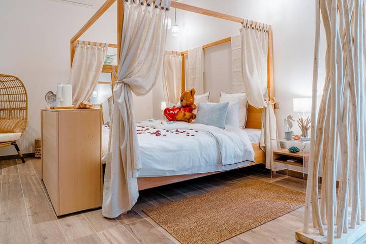 Maison d’hôte pour 2 personnes, avec Jacuzzi et Terrasse ainsi que Jardin et Sauna