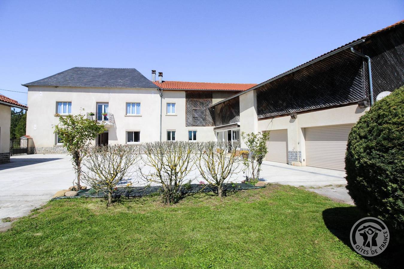 200m² Gite with Parking, WiFi & Garden - 2km to Uglas Center in Pinas, Hautes-Pyrénées