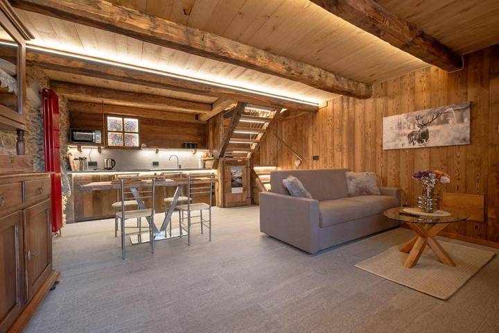 Location de vacances pour 5 personnes, avec sauna ainsi que jardin et jacuzzi à San Damiano Macra