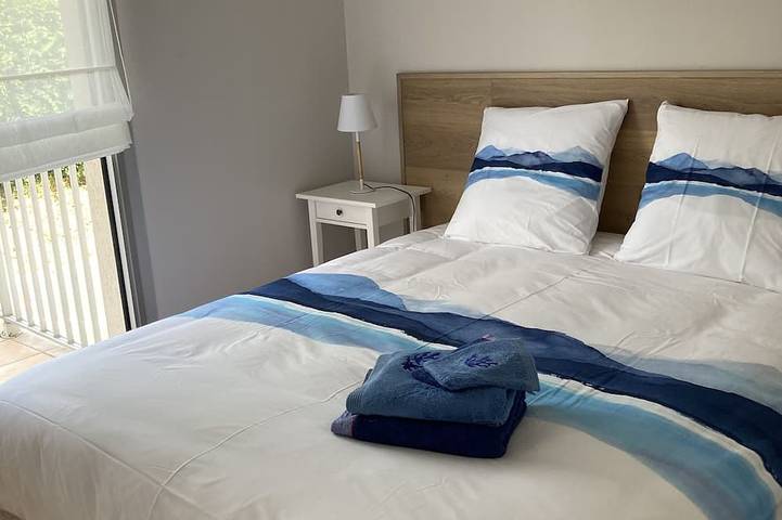 Entire apartment, Beautiful apartment with a view of the ocean, 300 m from the beach in Saint-Quay-Portrieux, Côte de Goëlo