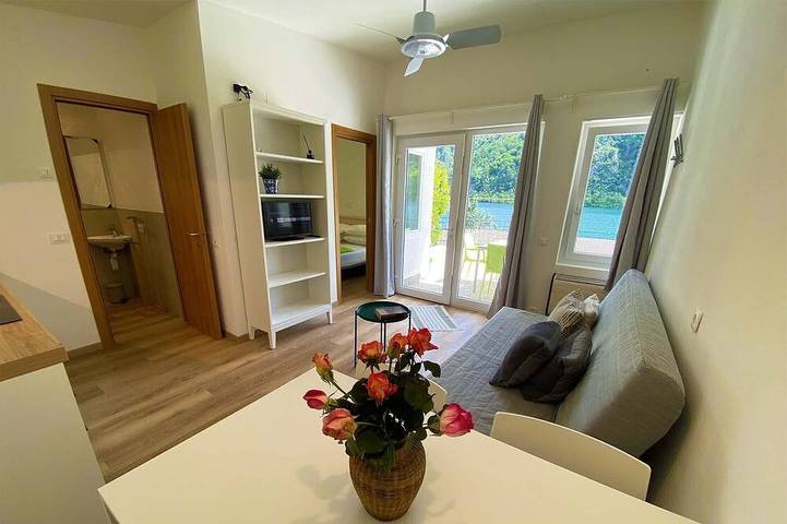 Ganze Wohnung, Mit Terrasse direkt am See in Idro, Gardasee-Berge