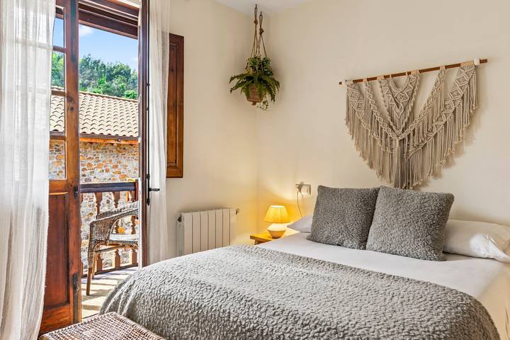 Alojamiento y desayuno para 2 personas, con Balcón y Jardín en Comarca de Gijón