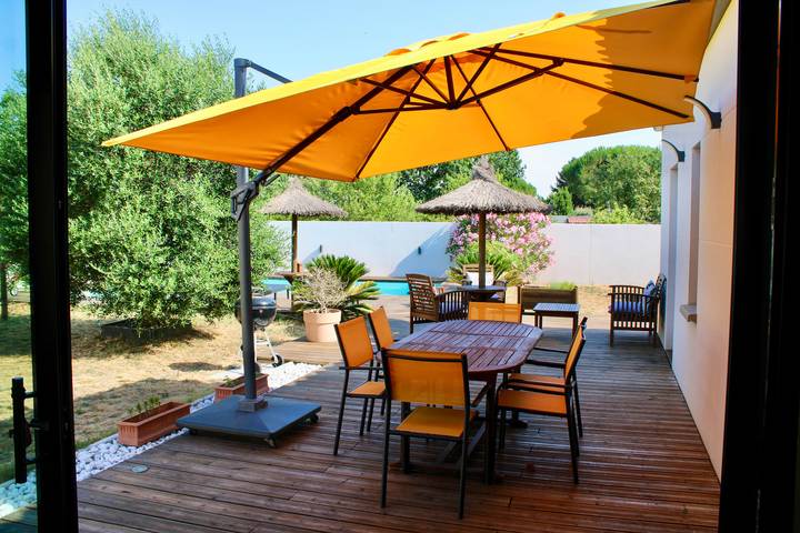 Location de vacances pour 10 personnes, avec Jacuzzi et Terrasse ainsi que Jardin et Piscine à Landevieille - 4